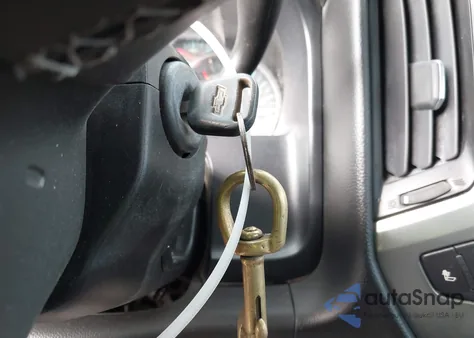 2015 Chevrolet Silverado K1500 Lt из США, поврежденный, VIN 3GCUKREC0FG261927